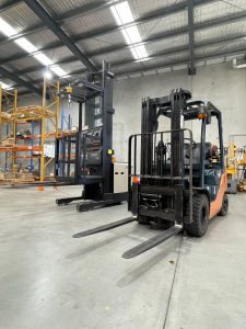 forklift-vs-stock-or-order-picker